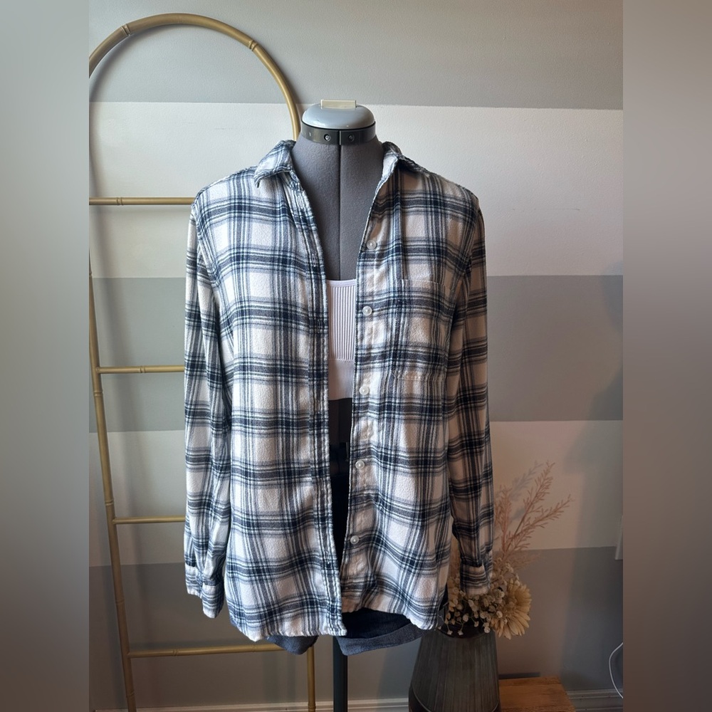 American Eagle Outfitters Plaid Flannel Shirt